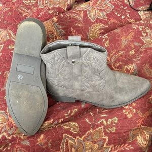 Arizona Jean Company Gray Ankle Booties